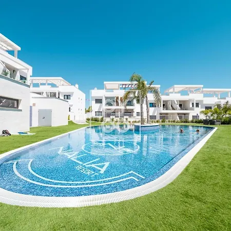 Casa De Adamant - Ground Floor With Bbq, Shared Jacuzzi And Pool By Oyoostays
