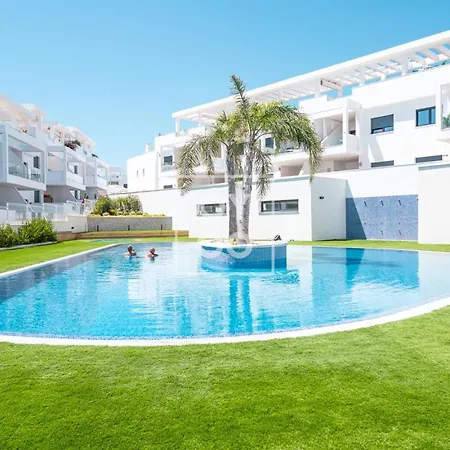 Casa De Adamant - Ground Floor With Bbq, Shared Jacuzzi And Pool By Oyoostays *