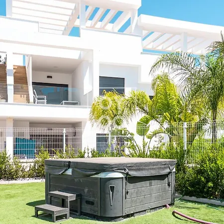 Casa De Adamant - Ground Floor With Bbq, Shared Jacuzzi And Pool By Oyoostays * Torrevieja