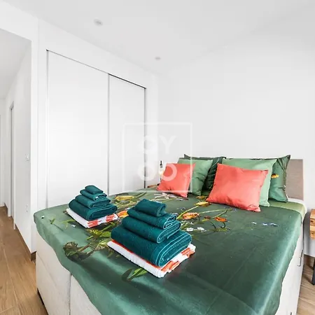 Apartment Casa De Adamant - Ground Floor With Bbq, Shared Jacuzzi And Pool By Oyoostays *