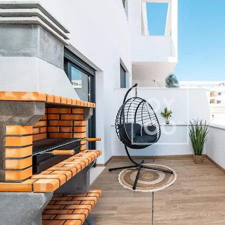 Casa De Adamant - Ground Floor With Bbq, Shared Jacuzzi And Pool By Oyoostays