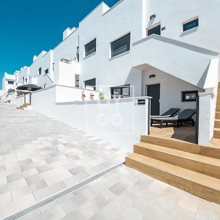 Casa De Adamant - Ground Floor With Bbq, Shared Jacuzzi And Pool By Oyoostays Apartment Torrevieja
